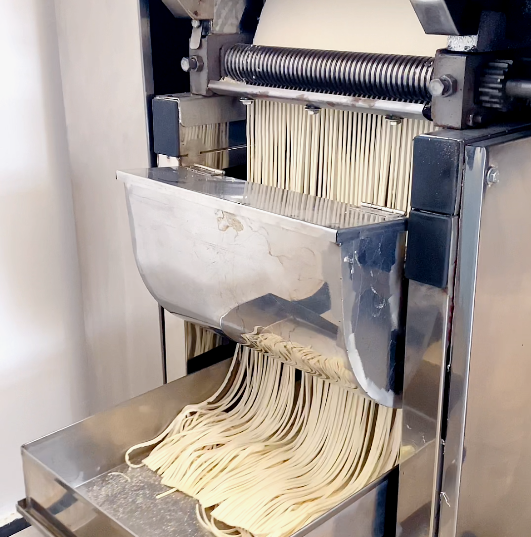 一次成型面條機(jī)做出來(lái)的面條好吃嗎？