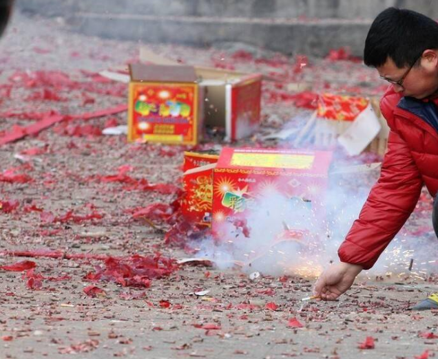 新春佳節(jié)在家包餃子，一凍就裂？難道餃子機(jī)還有防凍裂功能？