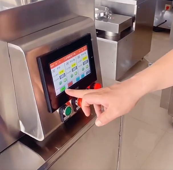 三好數(shù)控餃子機(jī)