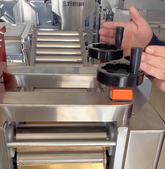 三好餃子機結(jié)構(gòu)設(shè)計