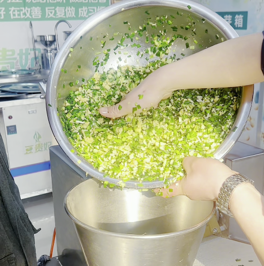 餃子機(jī)怎么包素餡餃子