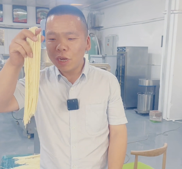 小型智能面條機(jī)